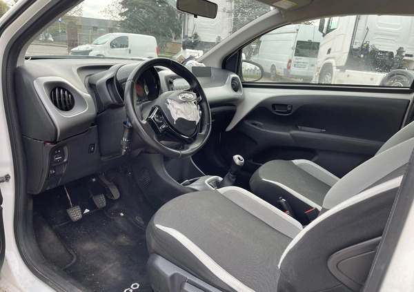 Toyota Aygo cena 9500 przebieg: 124000, rok produkcji 2015 z Gniezno małe 172